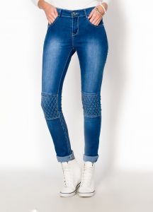 Jasne jeansy rurki przeszycia
